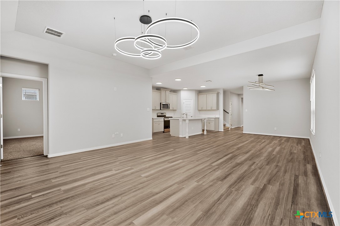 1239 Loma Ranch Ranch Property Photo 5
