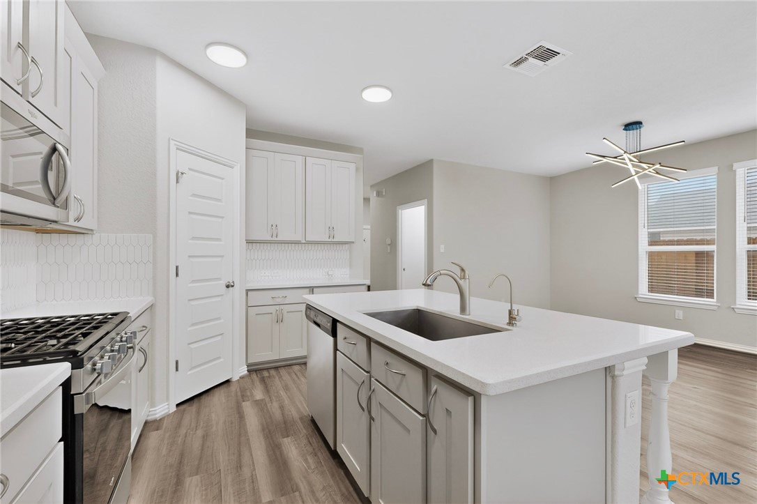 1239 Loma Ranch Ranch Property Photo 11