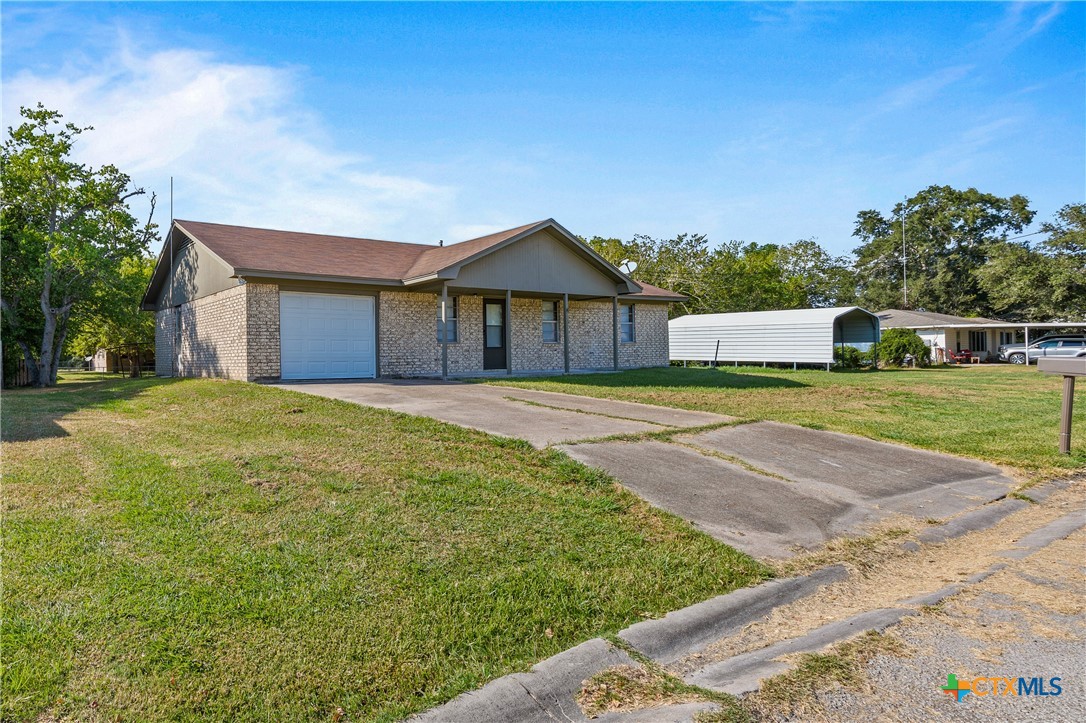 710 Courtney Street Property Photo 2
