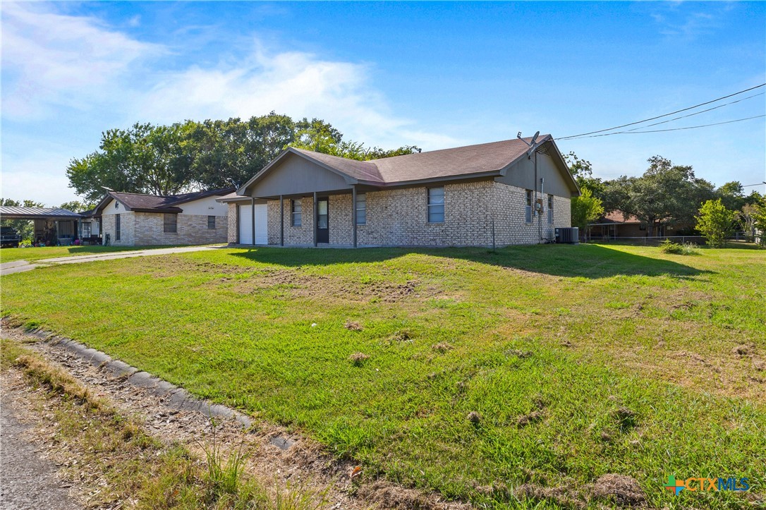 710 Courtney Street Property Photo 3