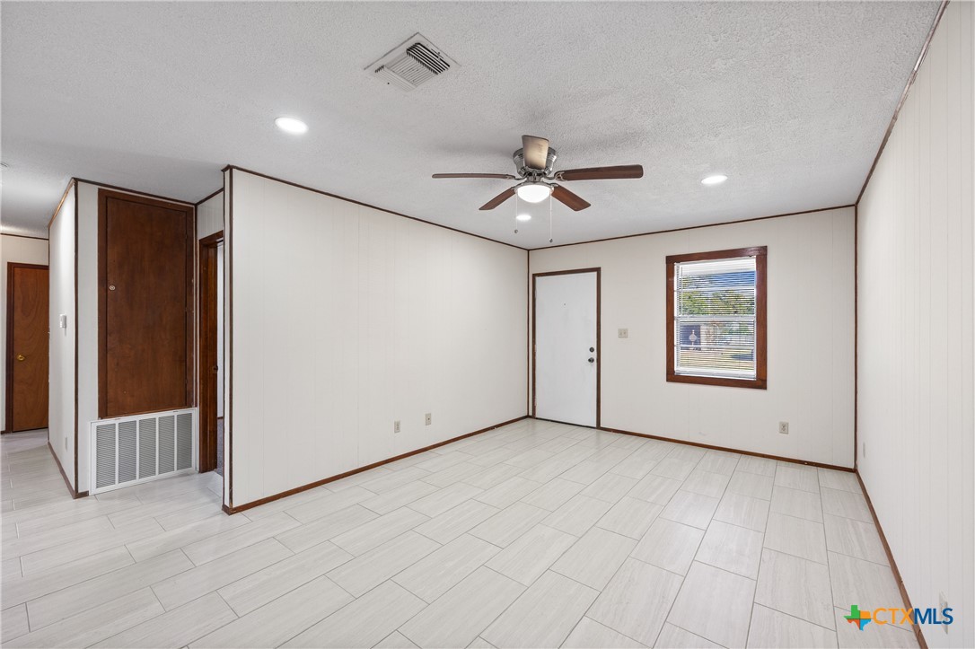 710 Courtney Street Property Photo 5