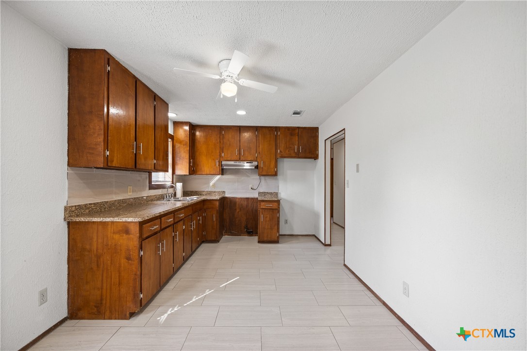 710 Courtney Street Property Photo 7
