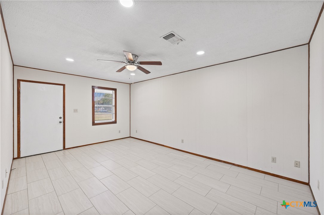 710 Courtney Street Property Photo 10