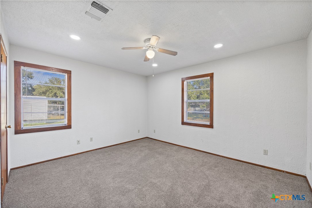 710 Courtney Street Property Photo 12
