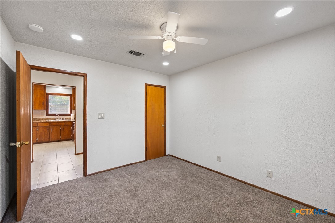 710 Courtney Street Property Photo 13
