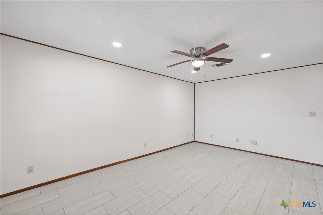 710 Courtney Street Property Photo 19