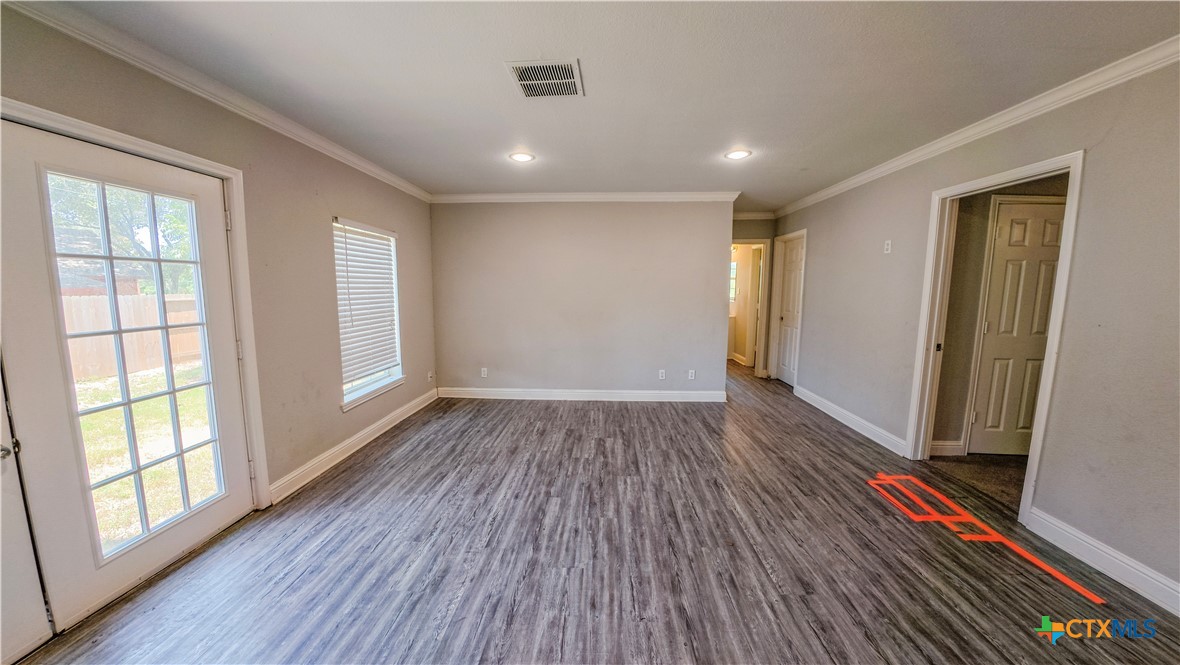 321 Circle Drive Property Photo 8