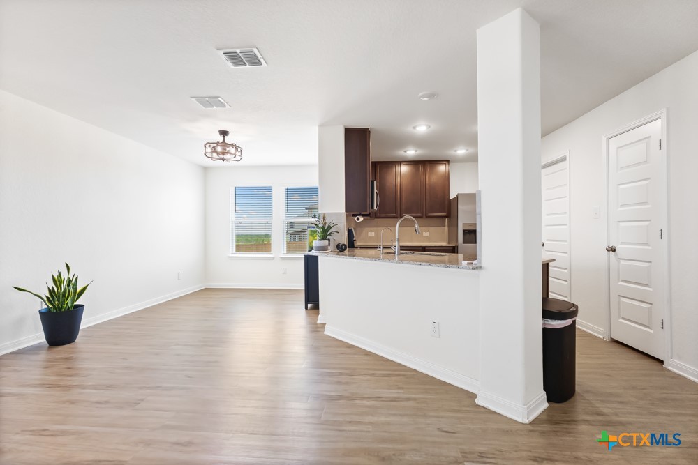 11221 Hollinger Circle Property Photo 6