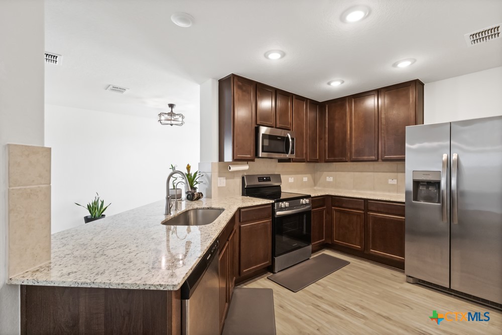 11221 Hollinger Circle Property Photo 7