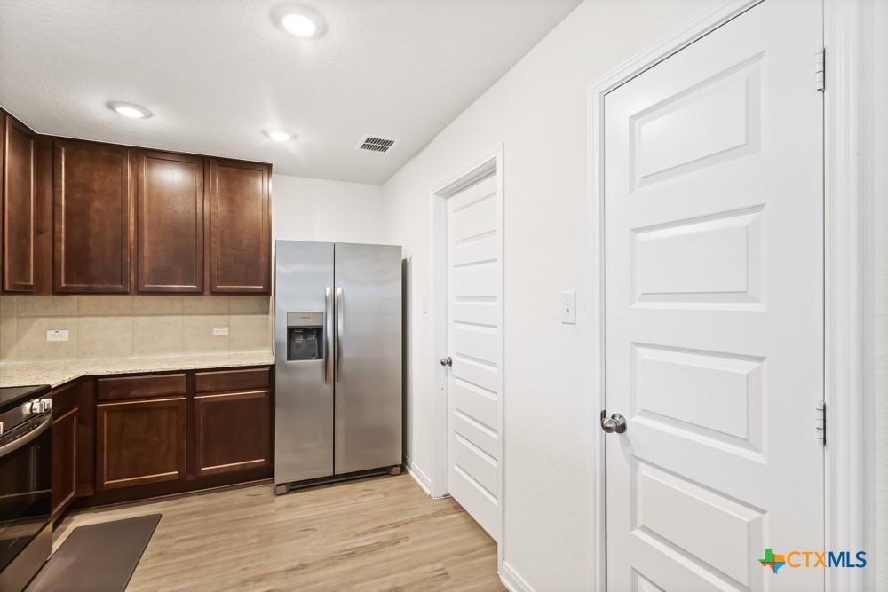 11221 Hollinger Circle Property Photo 8