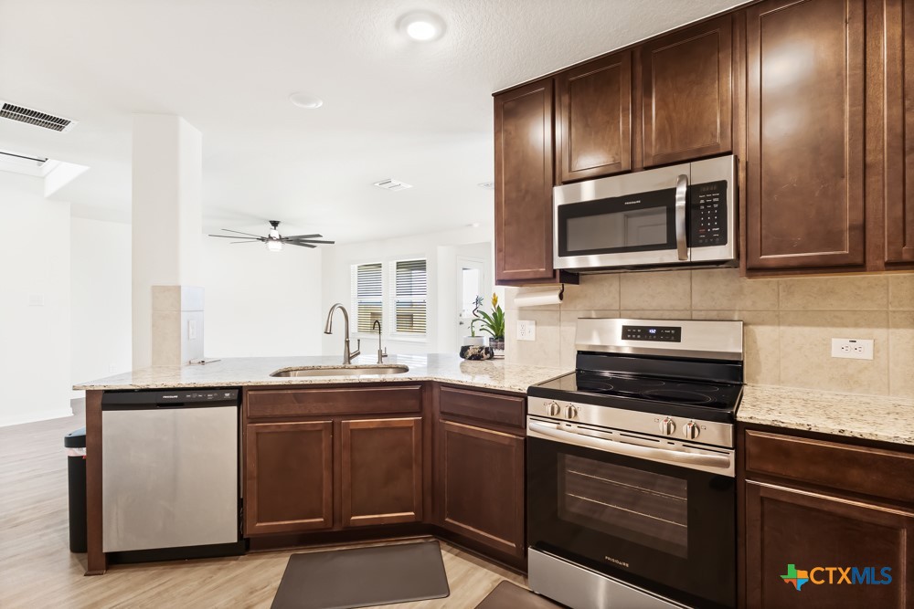 11221 Hollinger Circle Property Photo 9