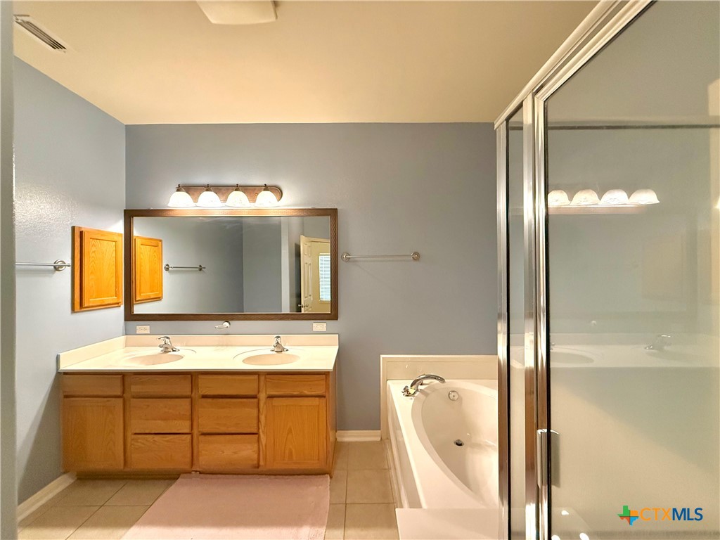 106 Heritage Oak Court Property Photo 23