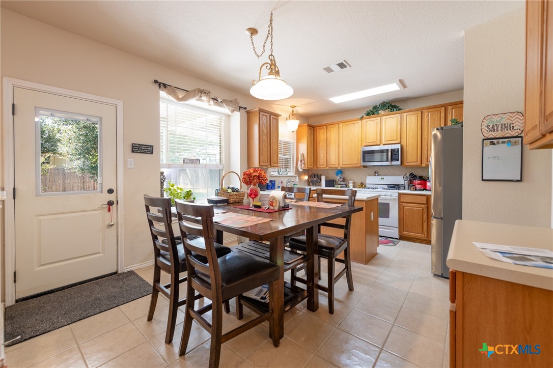 2909 Fleet Drive Property Photo 8
