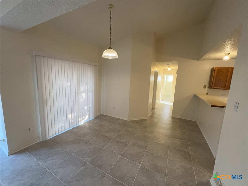 3202 Honeysuckle Drive Property Photo 4