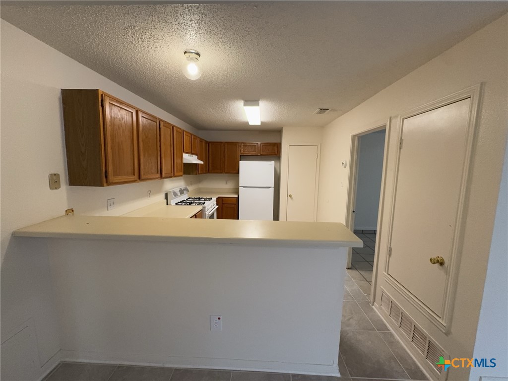 3202 Honeysuckle Drive Property Photo 5
