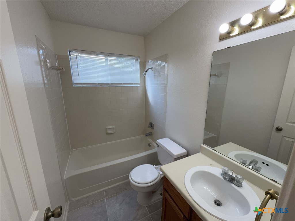 3202 Honeysuckle Drive Property Photo 17
