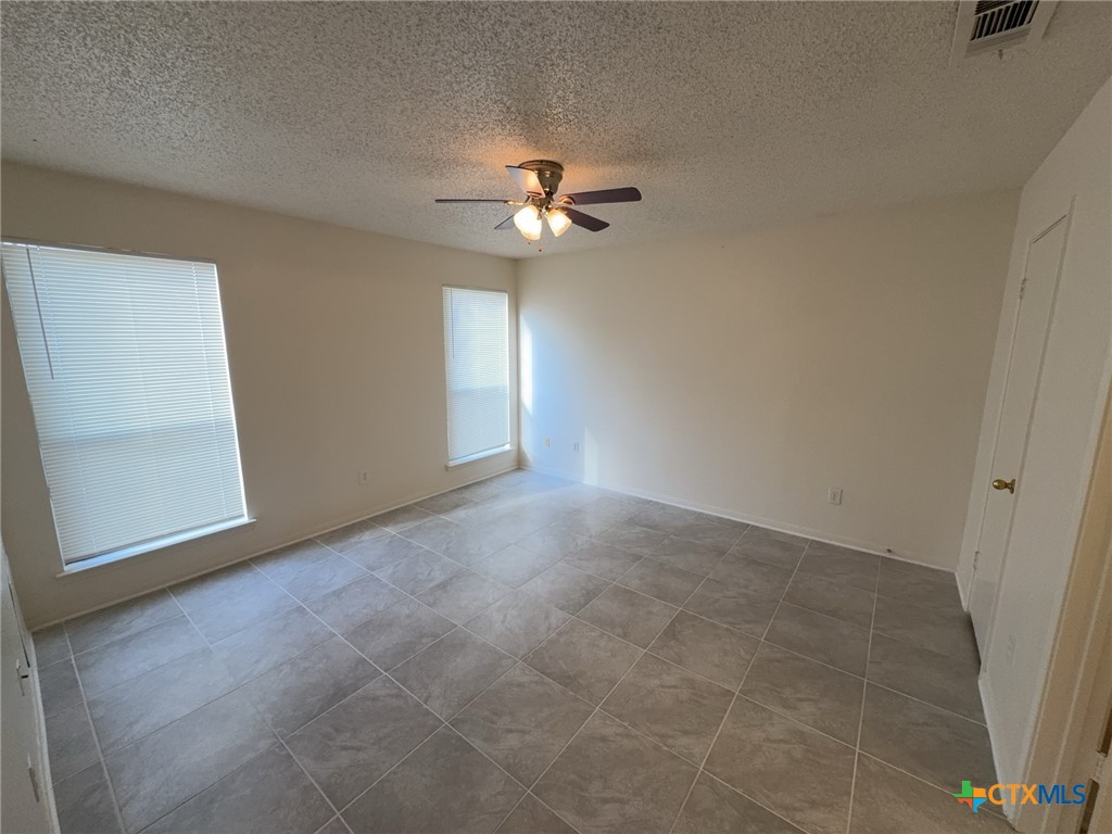 3202 Honeysuckle Drive Property Photo 18