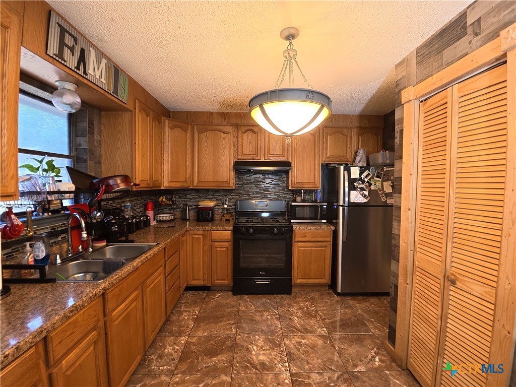 4808 Brook Crest Road Property Photo 2