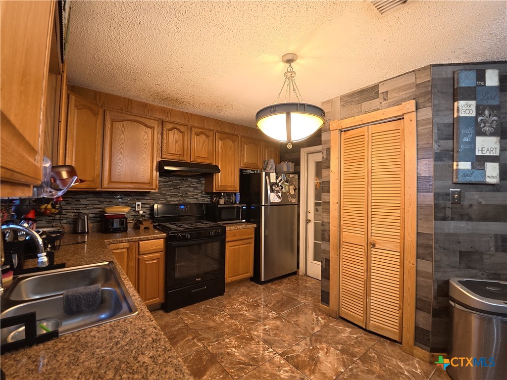 4808 Brook Crest Road Property Photo 11