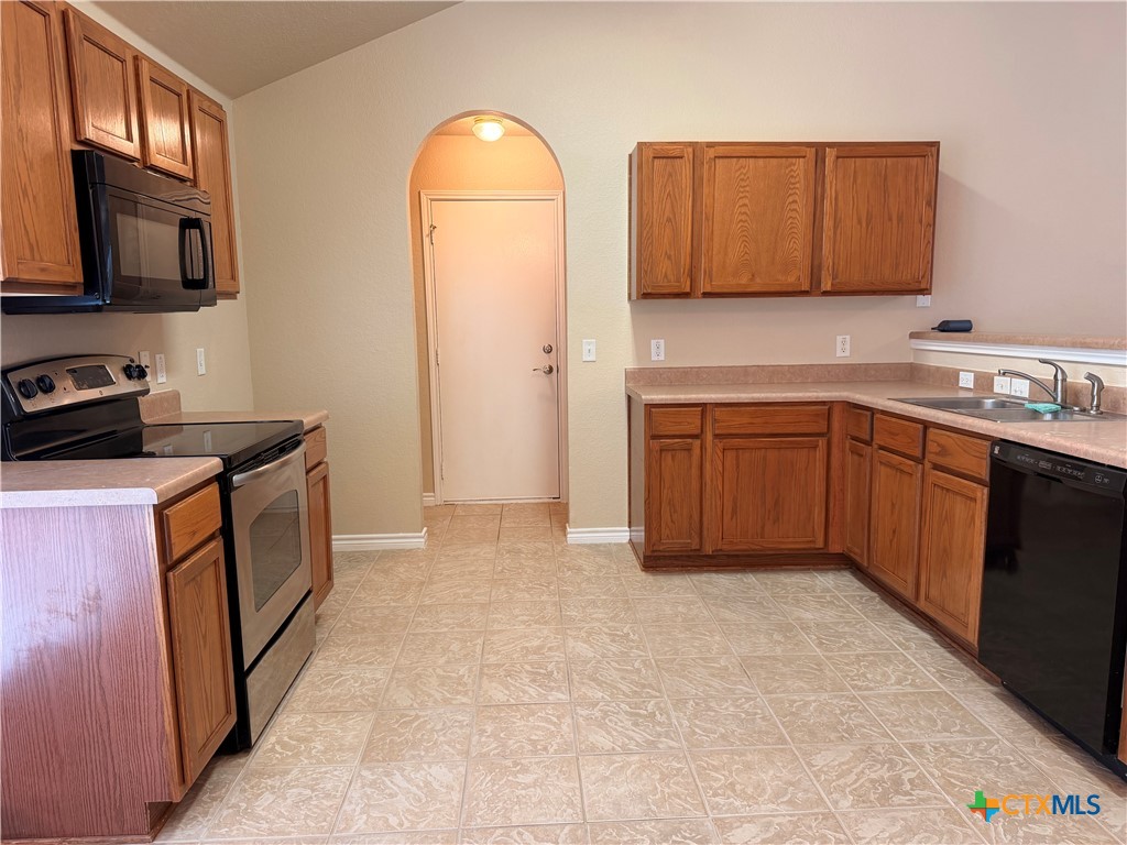 1229 Hilltop Drive Property Photo 2