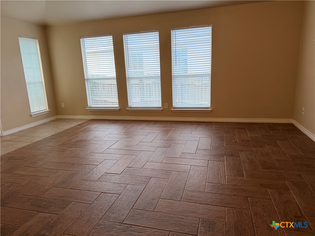 1229 Hilltop Drive Property Photo 4