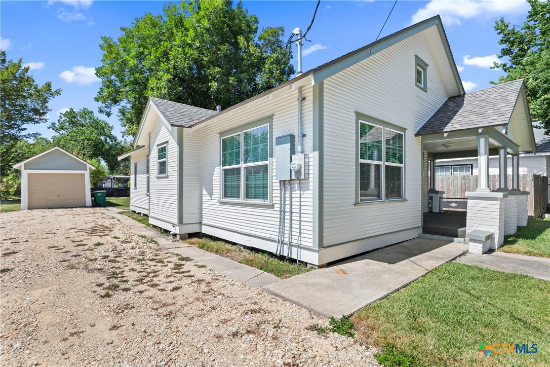 1903 E North Street Property Photo 20