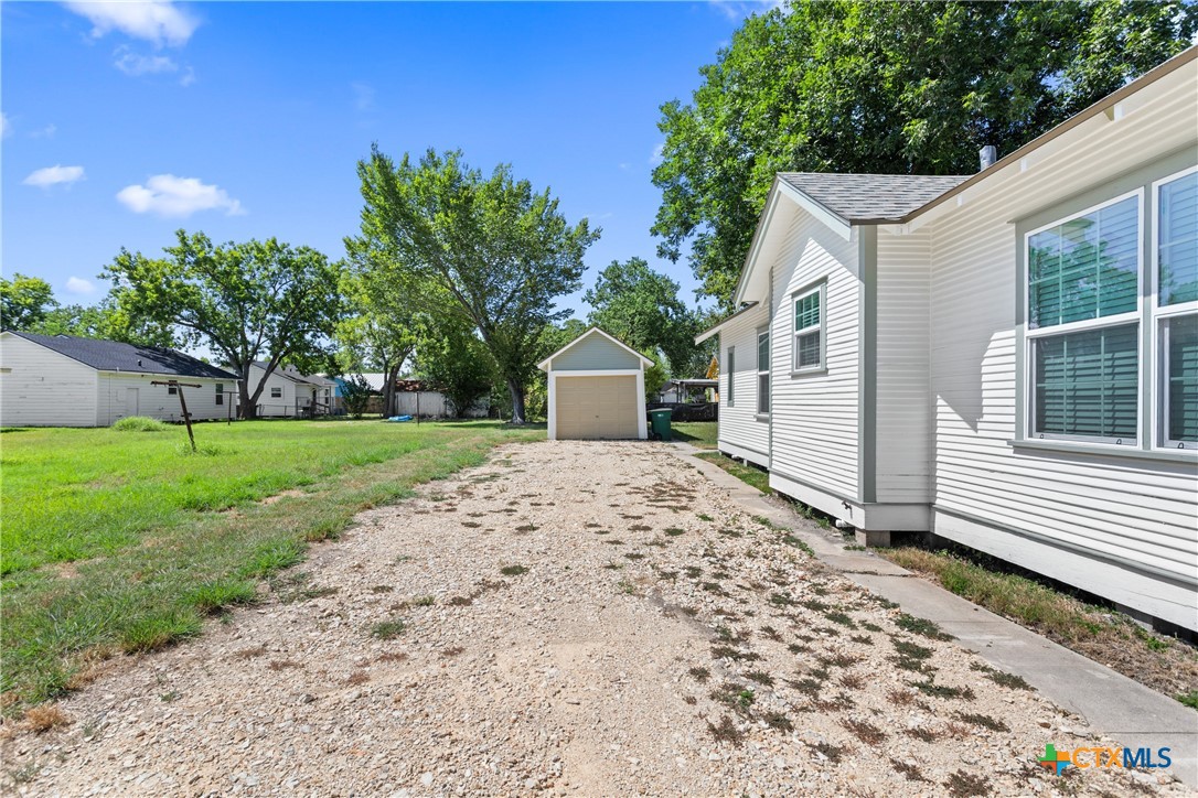 1903 E North Street Property Photo 21