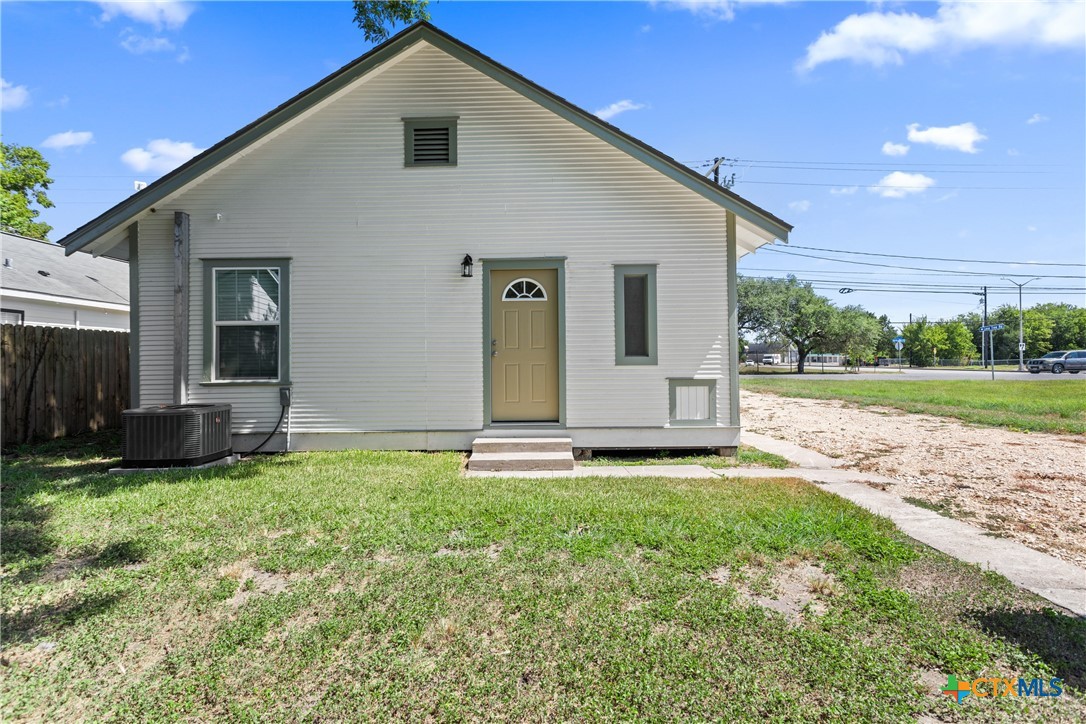 1903 E North Street Property Photo 24