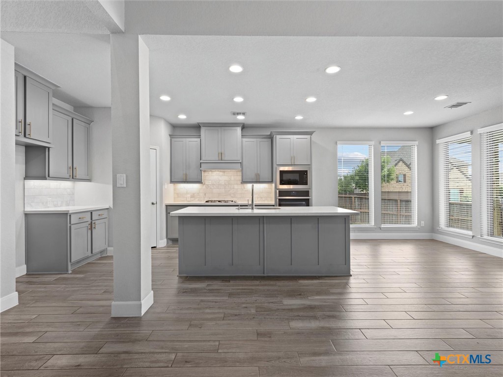 6501 Crockett Cove Property Photo 4