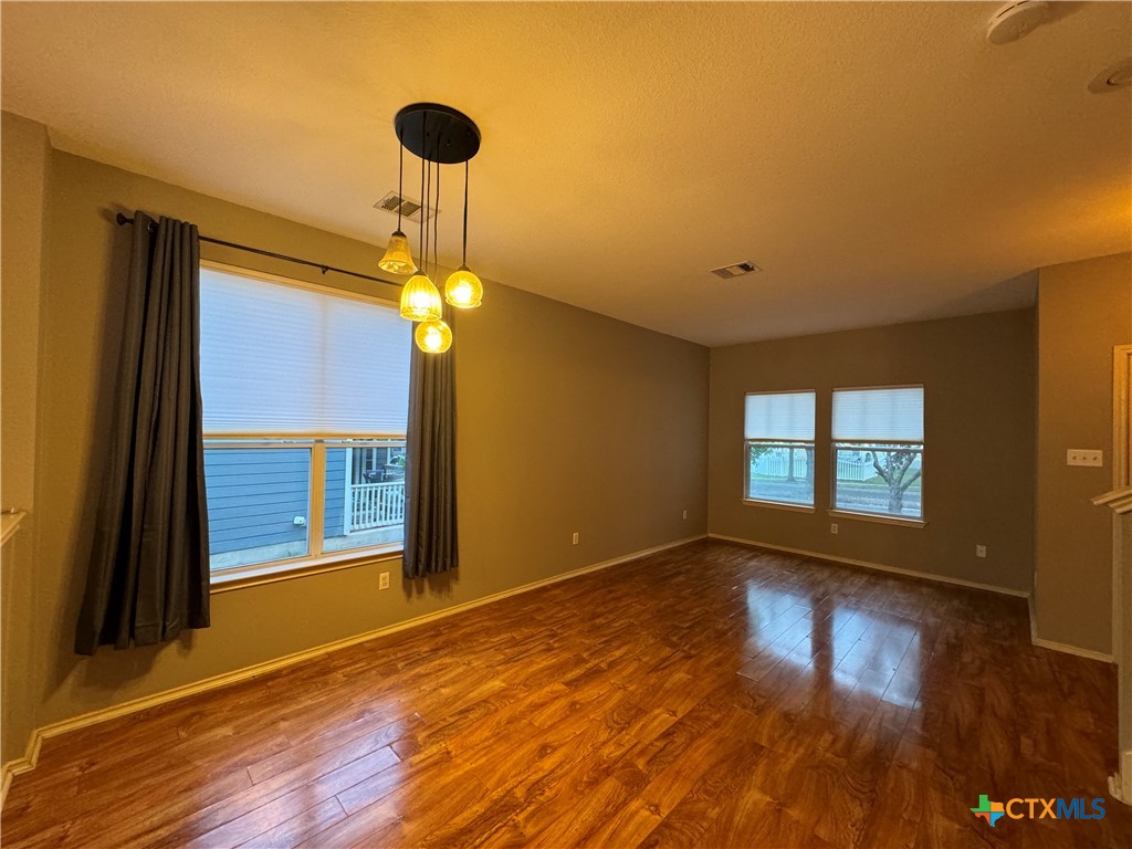 701 Sampson Property Photo 4