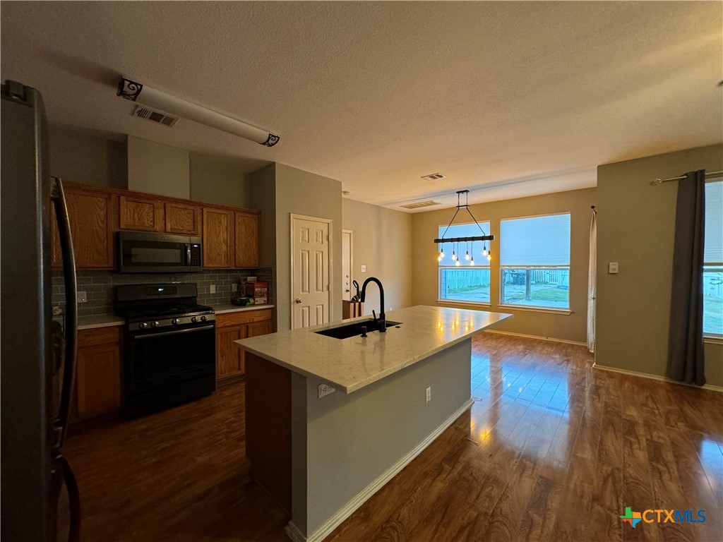 701 Sampson Property Photo 8