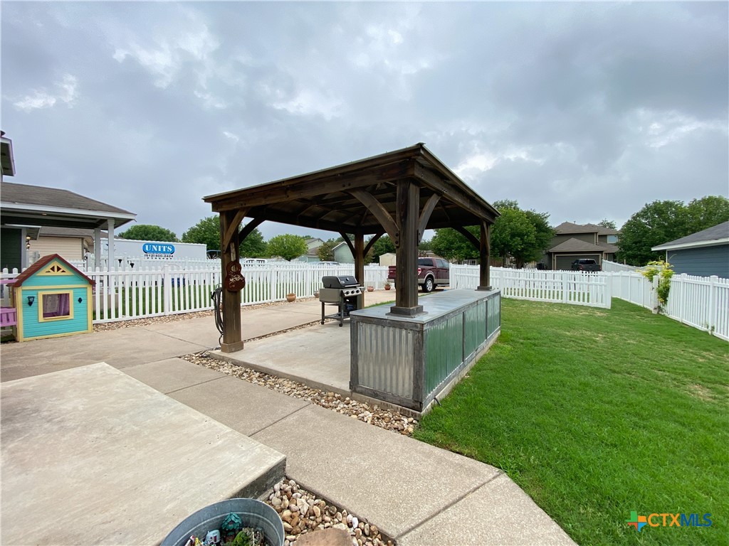 701 Sampson Property Photo 28