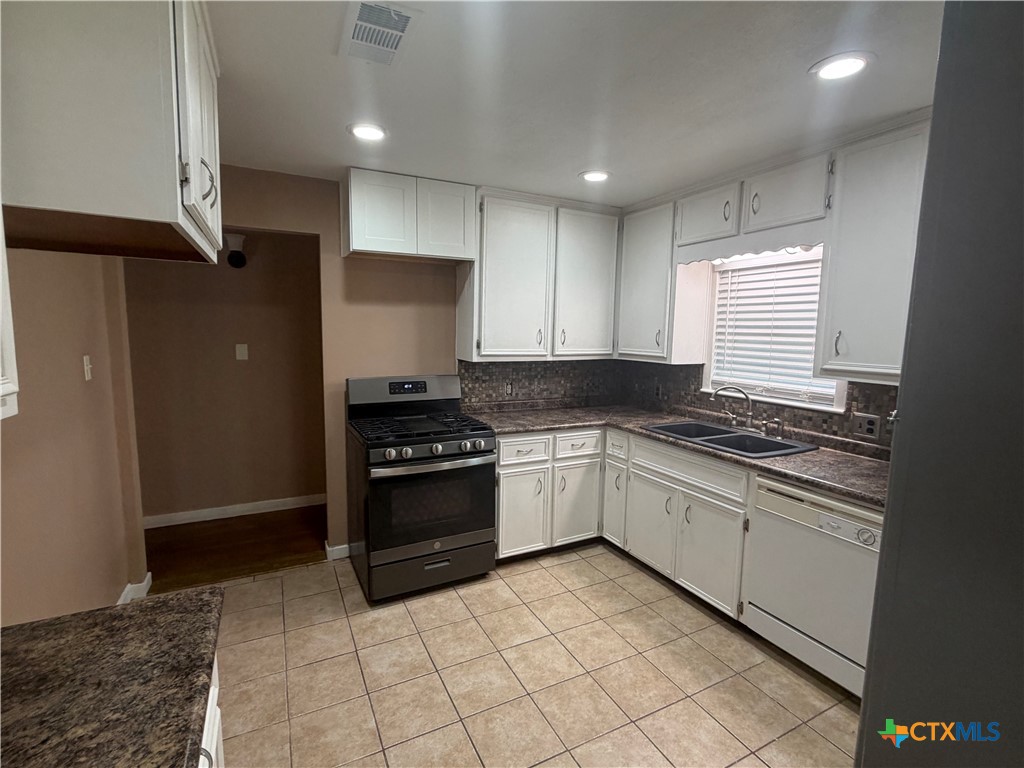 1801 E Walnut Avenue Property Photo 4
