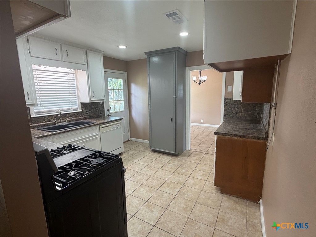 1801 E Walnut Avenue Property Photo 5