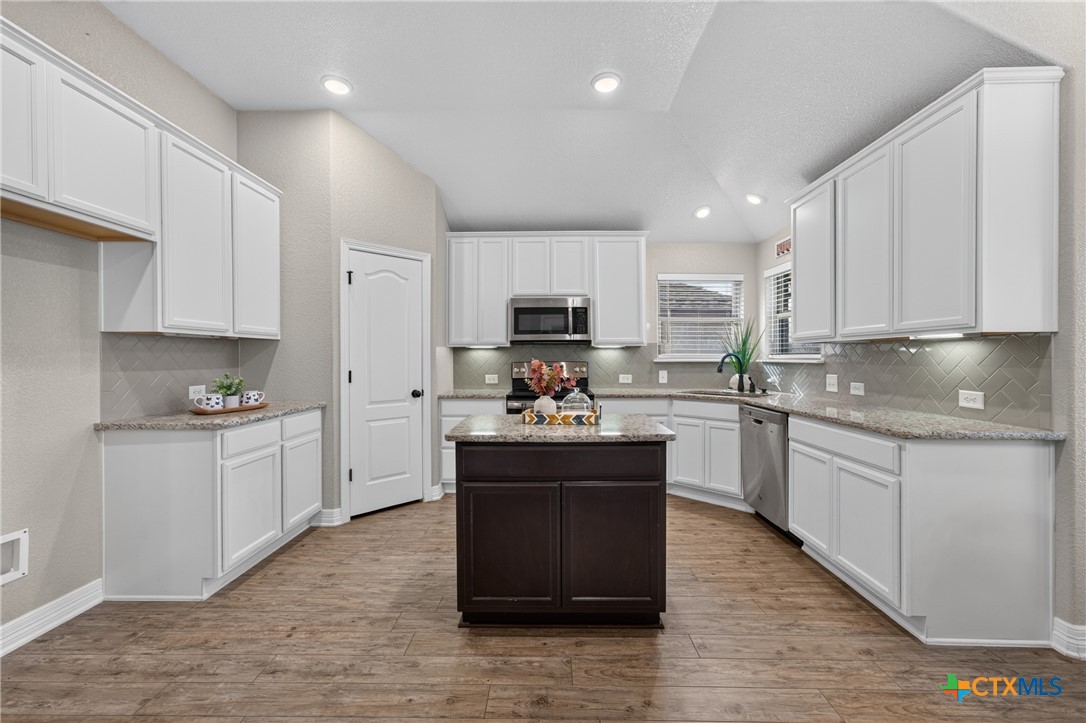 1818 Rustic Manor Drive Property Photo 14