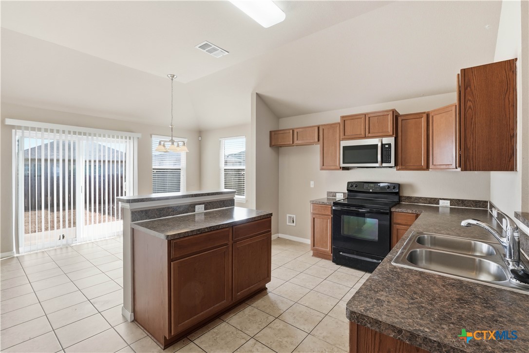 2323 Stoneham Property Photo 7