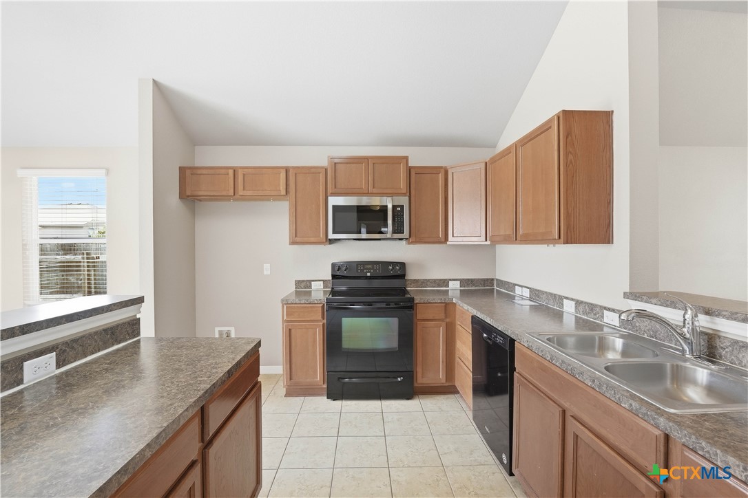 2323 Stoneham Property Photo 9