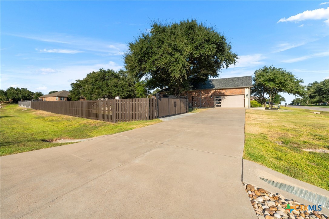123 Archstone Loop Property Photo 4