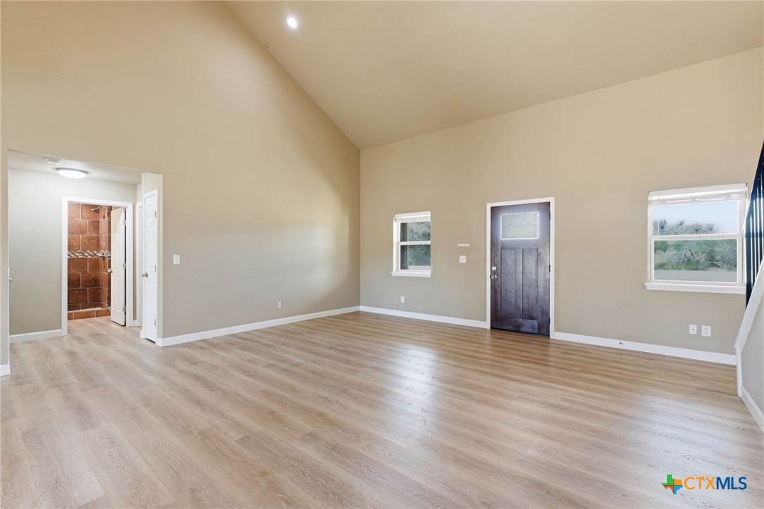 373 Cross Road Property Photo 5