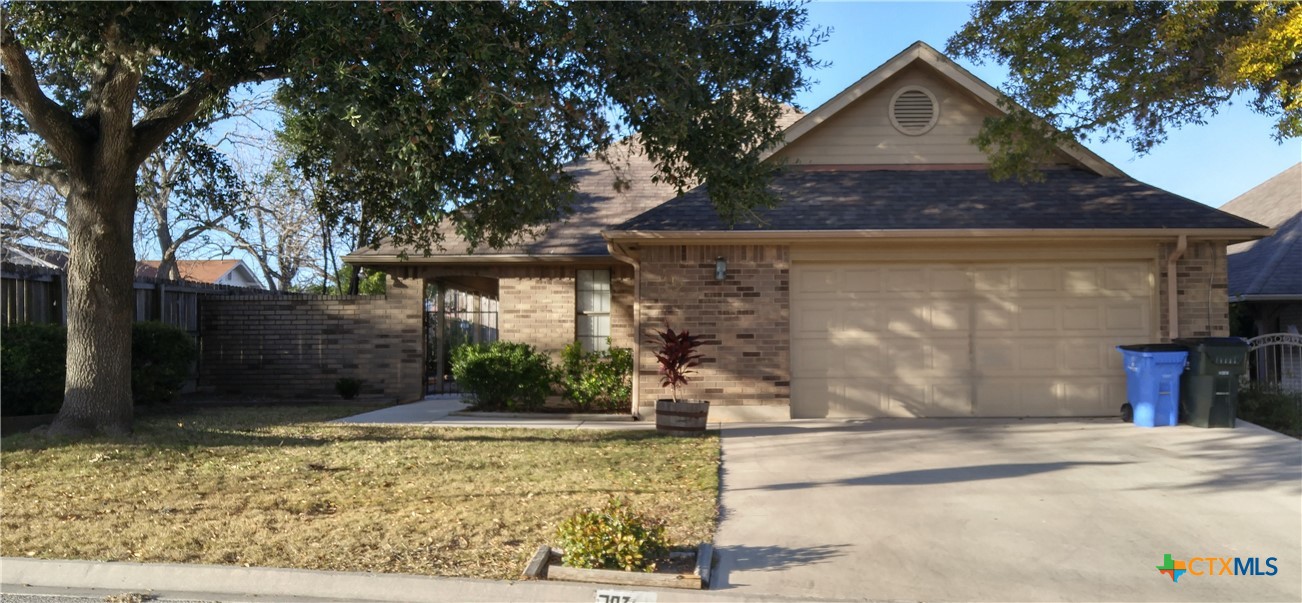 702 Cedar Parkway Property Photo 1