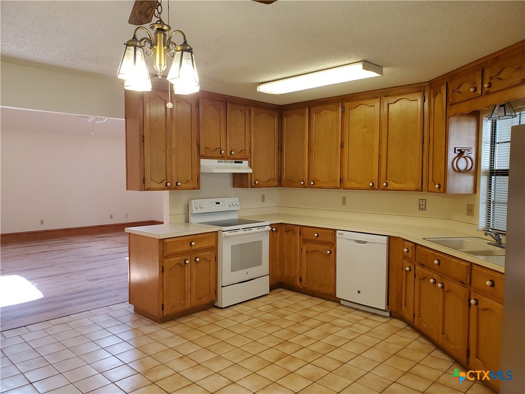 702 Cedar Parkway Property Photo 4