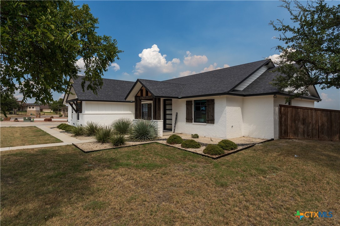 312 Skyline Drive Property Photo 3