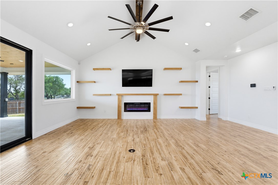 312 Skyline Drive Property Photo 8