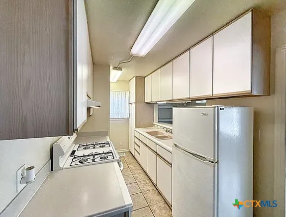 460 Comal Avenue Property Photo 2