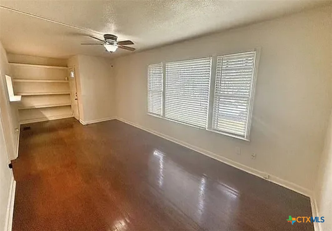460 Comal Avenue Property Photo 5
