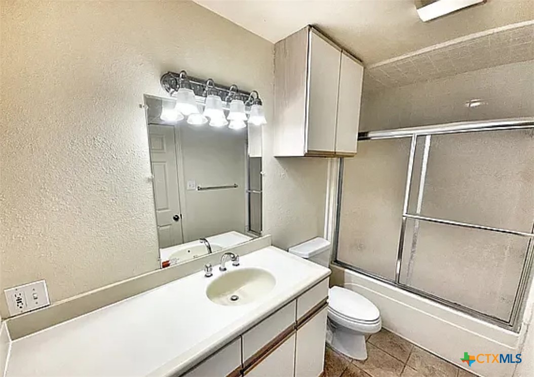 460 Comal Avenue Property Photo 9