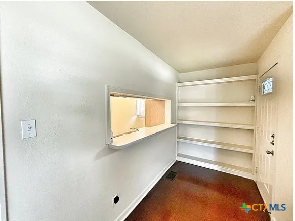 460 Comal Avenue Property Photo 13