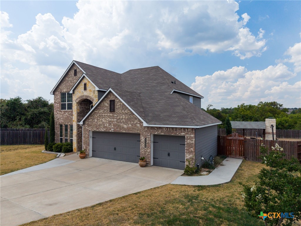 1129 Ewell Court Property Photo 3