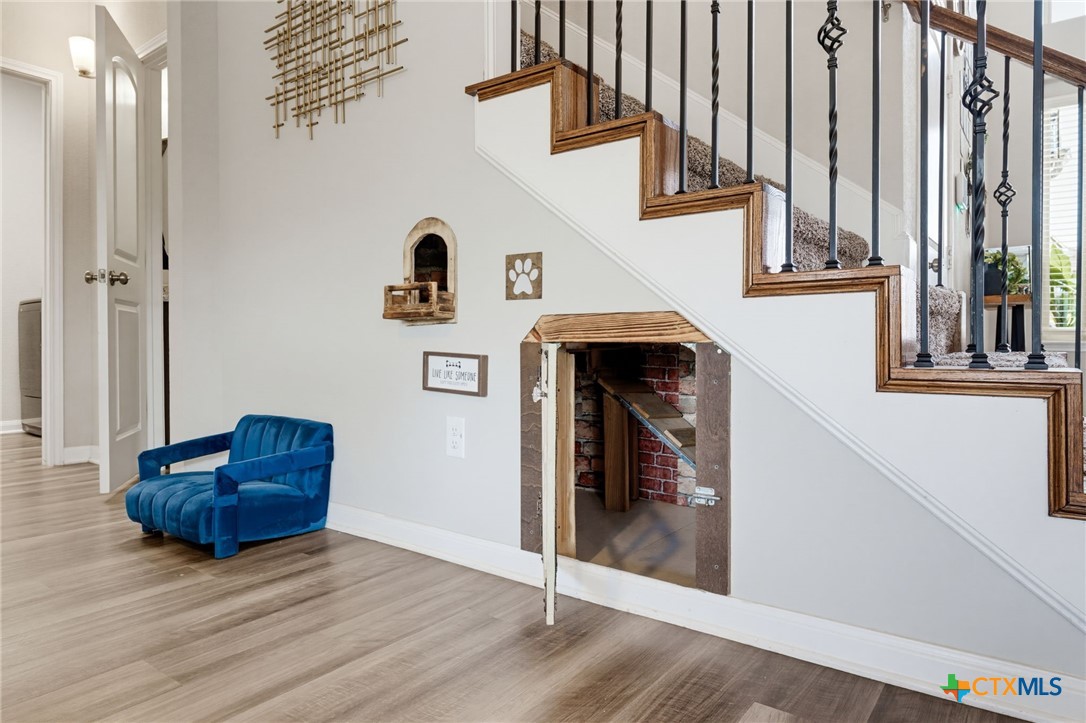 1129 Ewell Court Property Photo 8