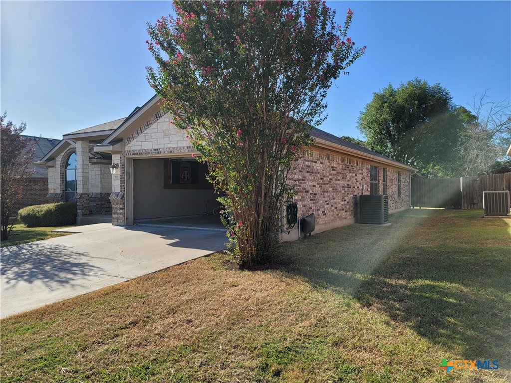 707 Brooklyn Kay Drive Property Photo 4